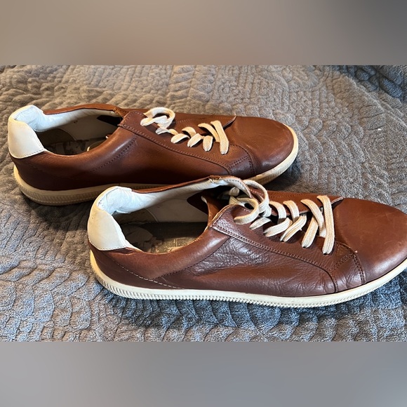 Modern Fiction Syntax Sneakers Shoes.  Brown and White.  Size 9.5  Made in India - Picture 1 of 7